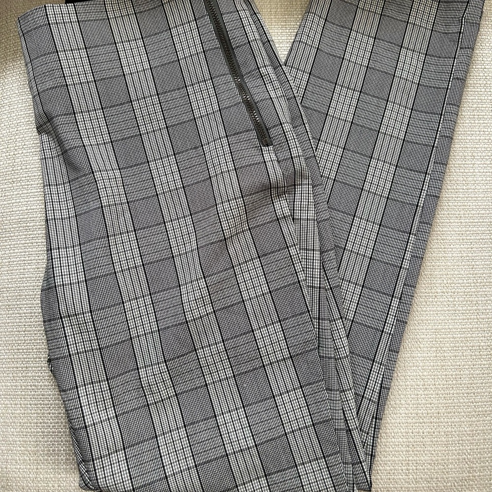 Like new black and white pants